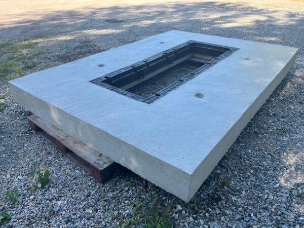 Betonglock med ingjuten lucka (kundspecifika) - Bild 3